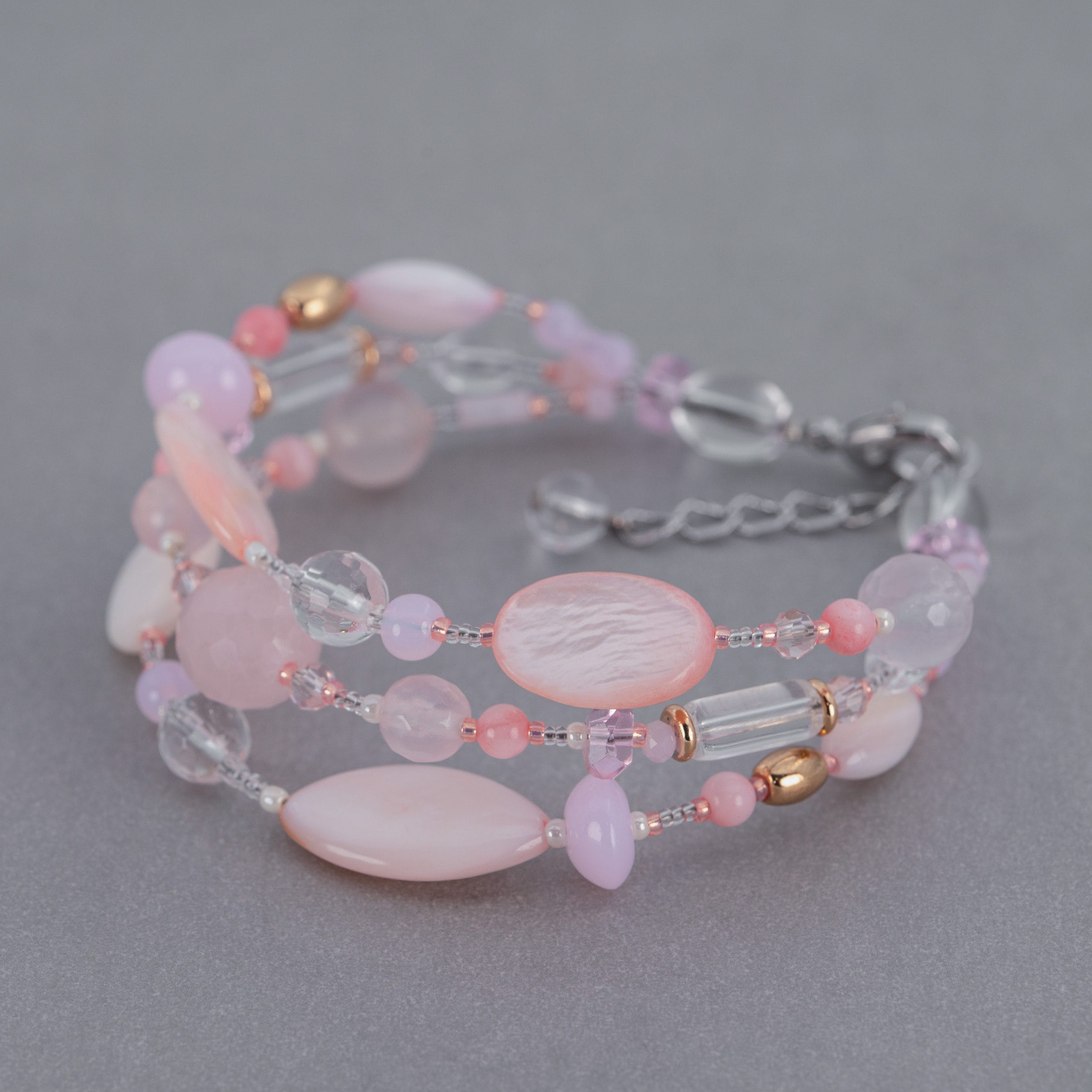 Браслет «Ласковый май» из кварца, перламутра и хрусталя